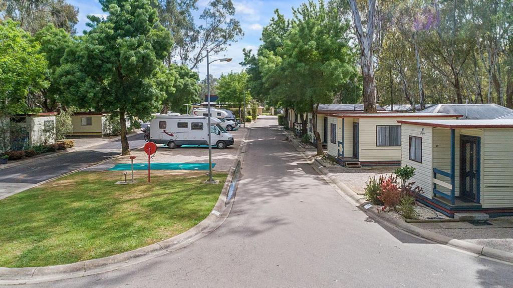 Wangaratta Caravan Park Holiday park 4*